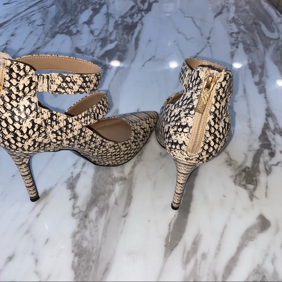 Vintage Nude and Black Guess Pointy Toe Pump - Picture 6 of 8